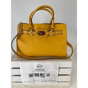 MICHAEL KORS, LARGE YELLOW PEBBLED LEATHER SHOULDER BAG
